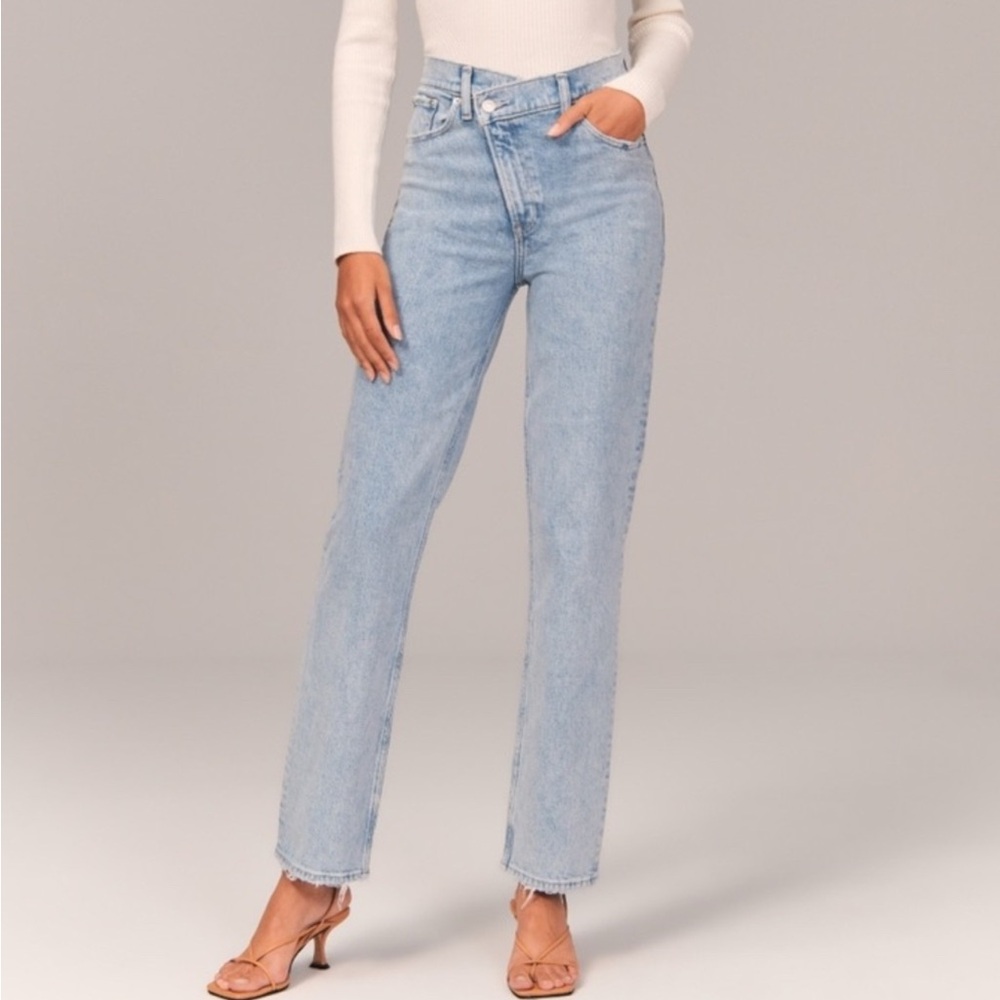 Abercrombie & Fitch 90s Straight Ultra High Rise Crossover Waist
